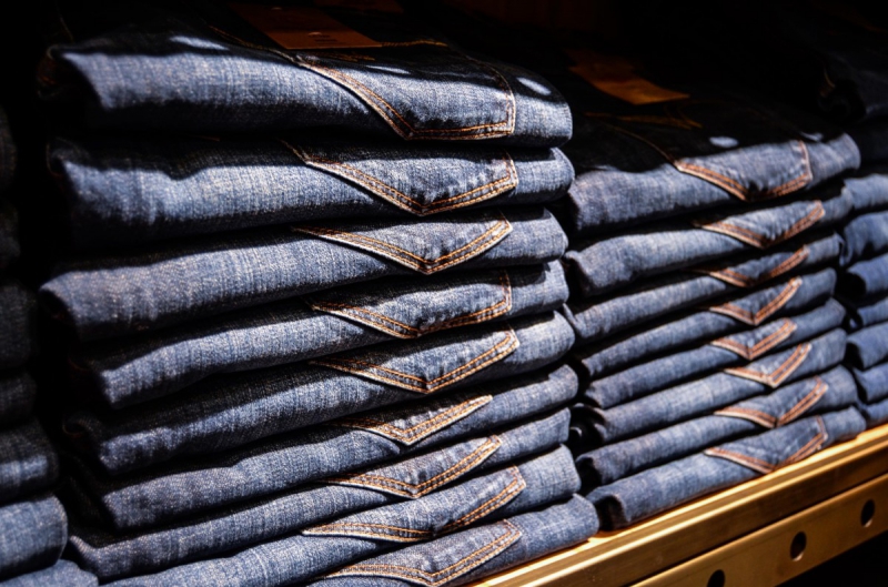 magasin-TOUET DE L ESCARENE-min_jeans_pants_blue_shop_shopping_shelf_exhibition_buy-940702